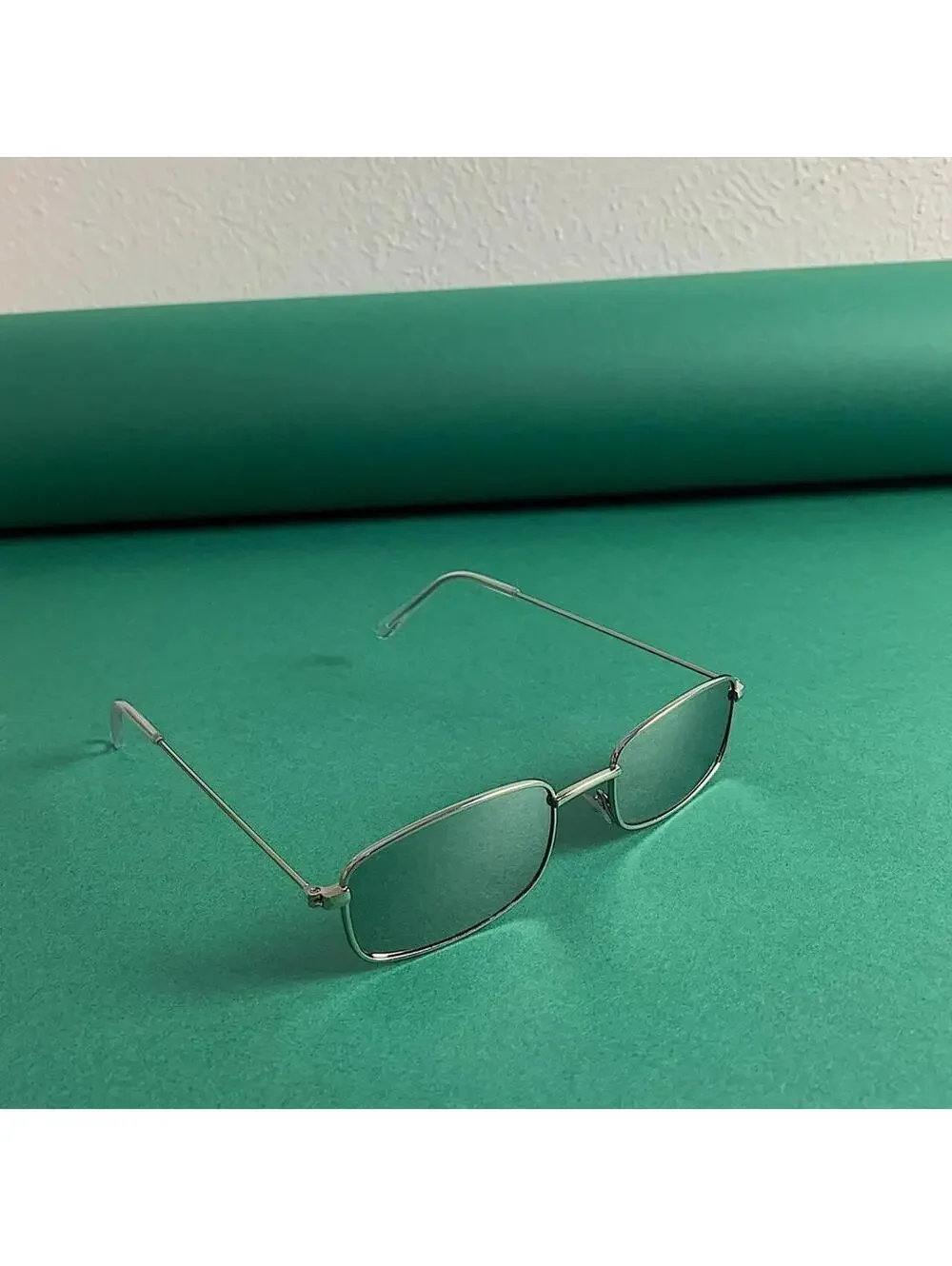 Y2k 90s 2000s vintage unique slim style silver mirror lense sunglasses. Silver